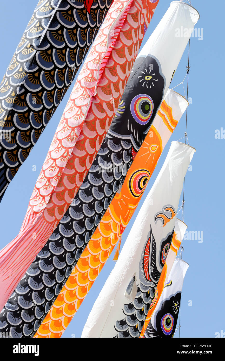 La carpe japonaise décoration de banderoles contre le ciel bleu, la Journée de l'enfance Banque D'Images