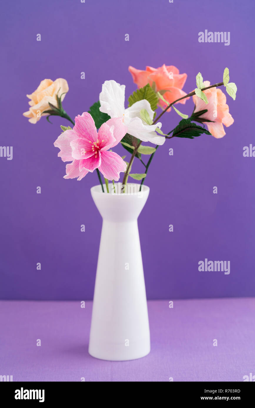 Bouquet De Fleurs Papier Crépon Banque Dimages Photo Stock