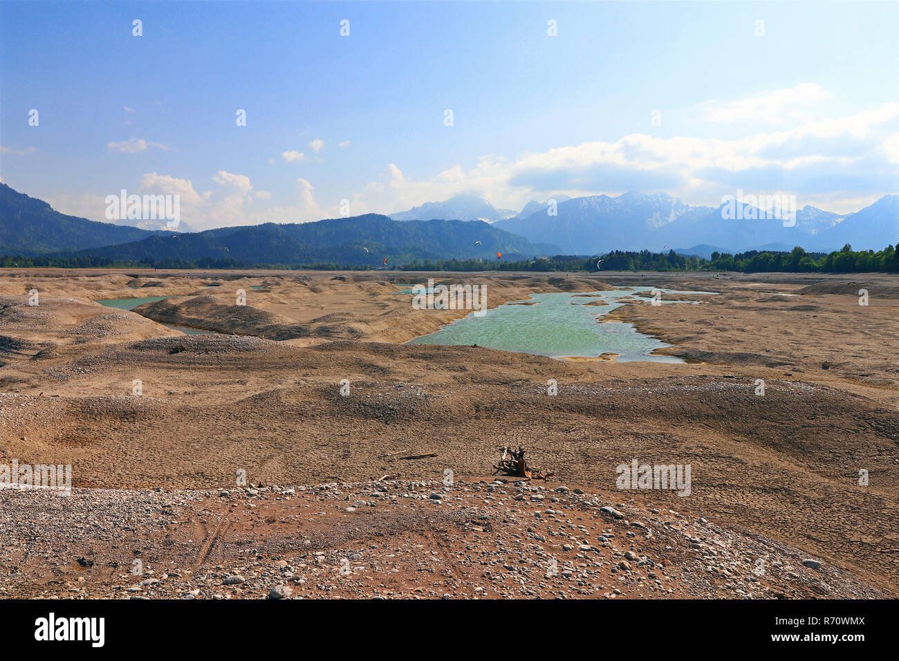 Beau paysage dans un lac asséché en Bavière. Le forggensee vide dans le allgÃ¤u Banque D'Images