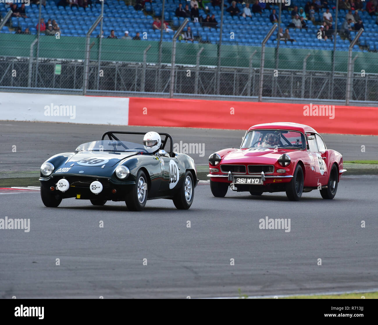 Chris Woodgate, Elva Courier, GAB 613 B, Alex Drabble, Reliant Sabre Six, 361, Jet des JMJ Trophée de la bataille d'Angleterre, Silverstone Classic 2015, Chris McEvo Banque D'Images