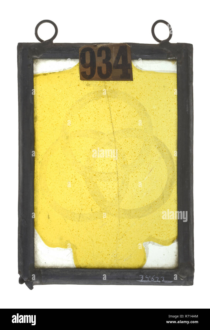 Hanger, fenêtre en verre peint avec trois anneaux, glasspainting volet vitrail verre matériau plomb métal peinture, vitraux de la fenêtre rectangulaire en verre peint monté dans le plomb en haut avec deux anneaux suspendus télévision jaune avec trois anneaux entrelacés. Banque D'Images