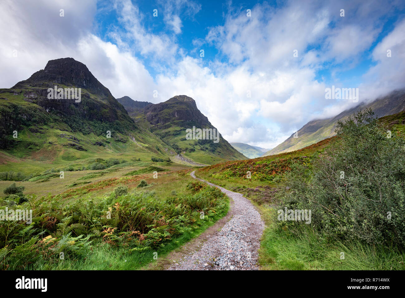 Sentier de randonnée pédestre à travers la vallée de Glen Coe, Highlands, Ecosse, Grande-Bretagne Banque D'Images