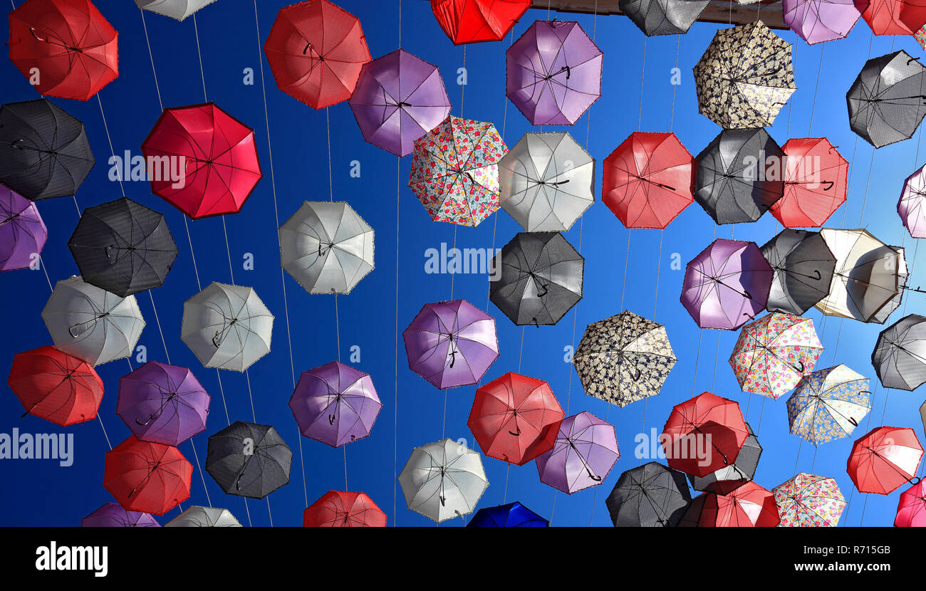 Ouvrir les parapluies, parasols, décoration de la rue, Manfredonia, Appulien, Italie Banque D'Images