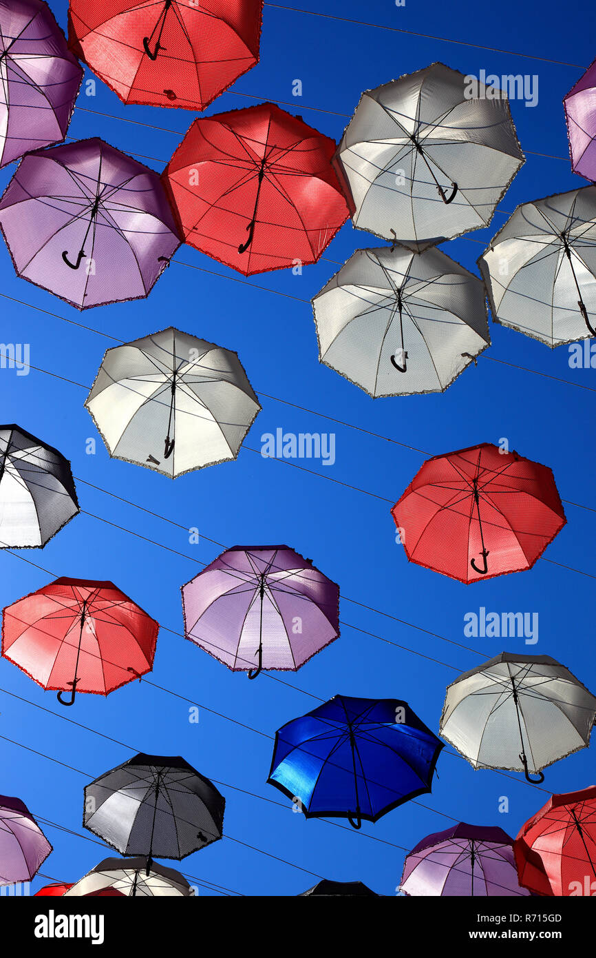 Ouvrir les parapluies, parasols, décoration de la rue, Manfredonia, Appulien, Italie Banque D'Images