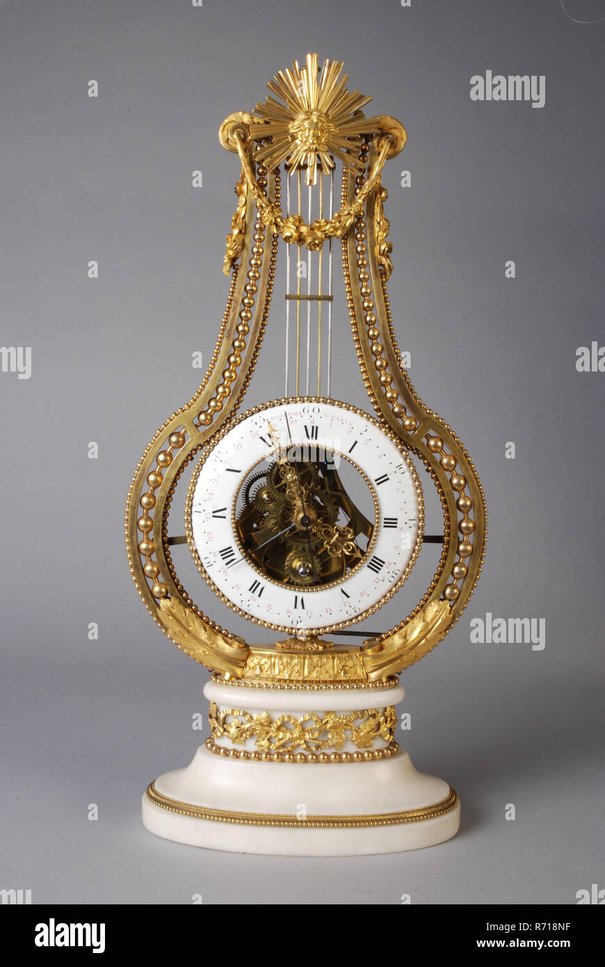Jean-Simon Bourdier, est mort en 1839, dans lequel l'horloge l'horloge  constitue le poids de la pendule, sur une base en marbre blanc ovale,  horloge à pendule garde-temps instrument de mesure en acier
