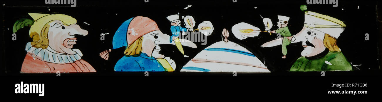 Faites glisser la main avec le duel des chiffres sur le nez de géants, glisser slide diapositive avec papier de verre, peints à la main, faites glisser avec les bords supérieur et inférieur du papier blanc-rouge à carreaux. Pistolets de duel figurines assis sur le long nez des chiffres avec des vêtements dans les mêmes couleurs sur la figure de gauche avec dentelle col et casquette jaune avec optique printemps Lanterne Magique lanterne magique projection jouet Banque D'Images