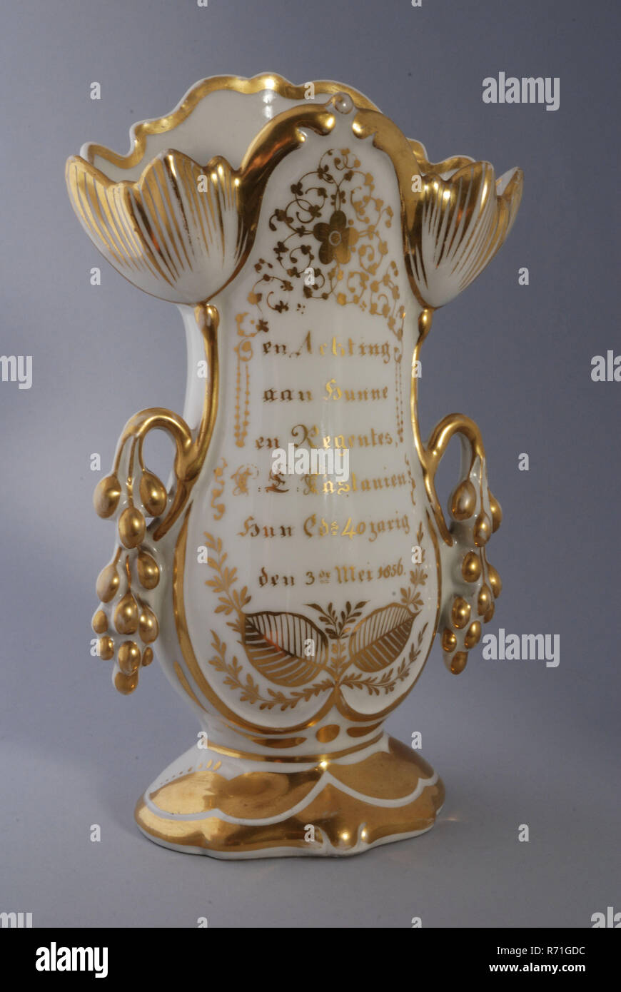 Vase avec décoration de couleur or, la vaisselle en porcelaine vase  céramique peinture émail, moule au four en fonte peint deux vases  identiques (1-2) par amour et ce qui est de l'Weezen