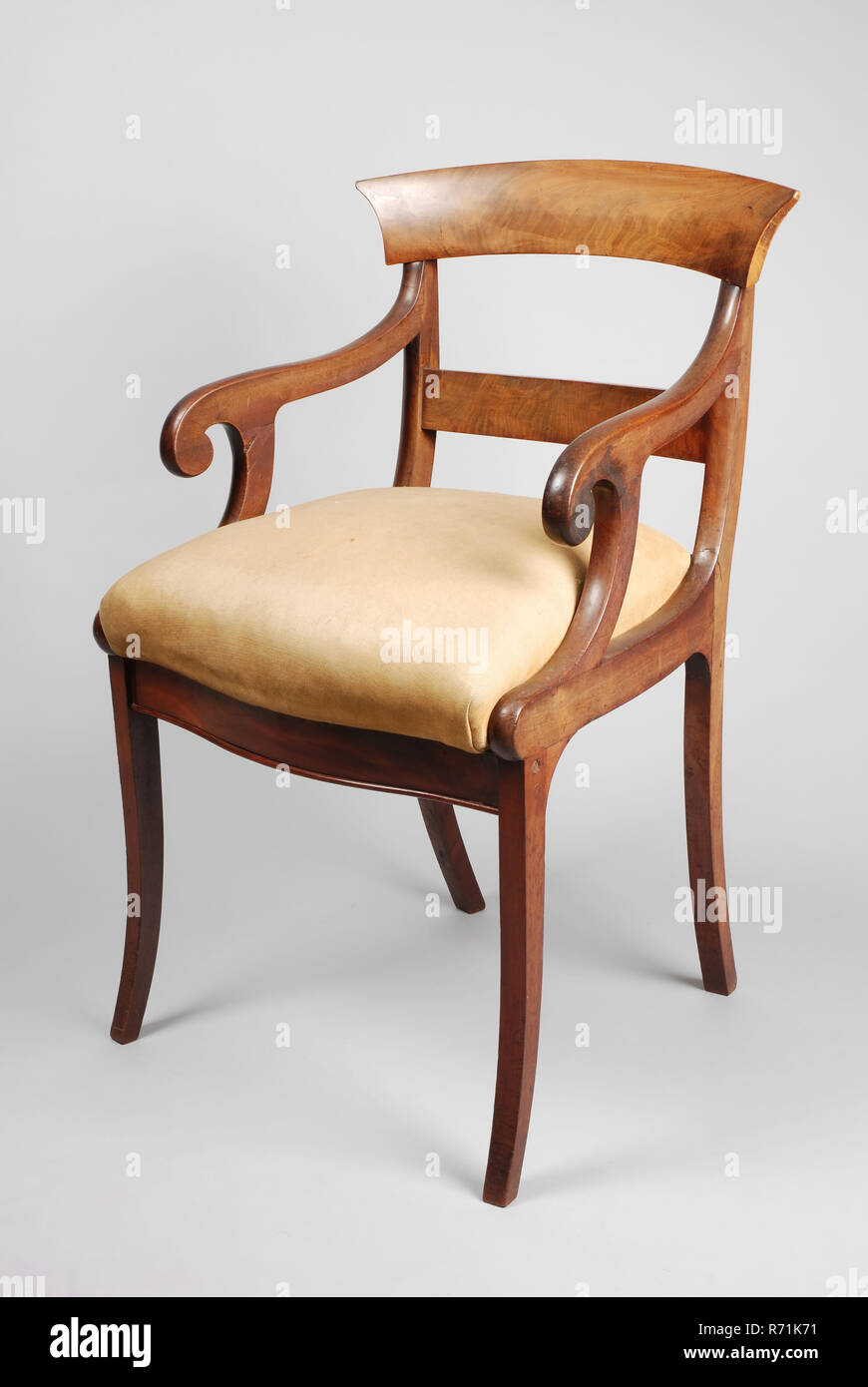 Chaise de bureau Biedermeier en acajou, fauteuil de bureau président coin meubles  meubles d'intérieur acajou bois conifères elmwood laine, laine cardée  couleur ocre sur le siège rembourré jambes galbés en fin d'accoudoirs