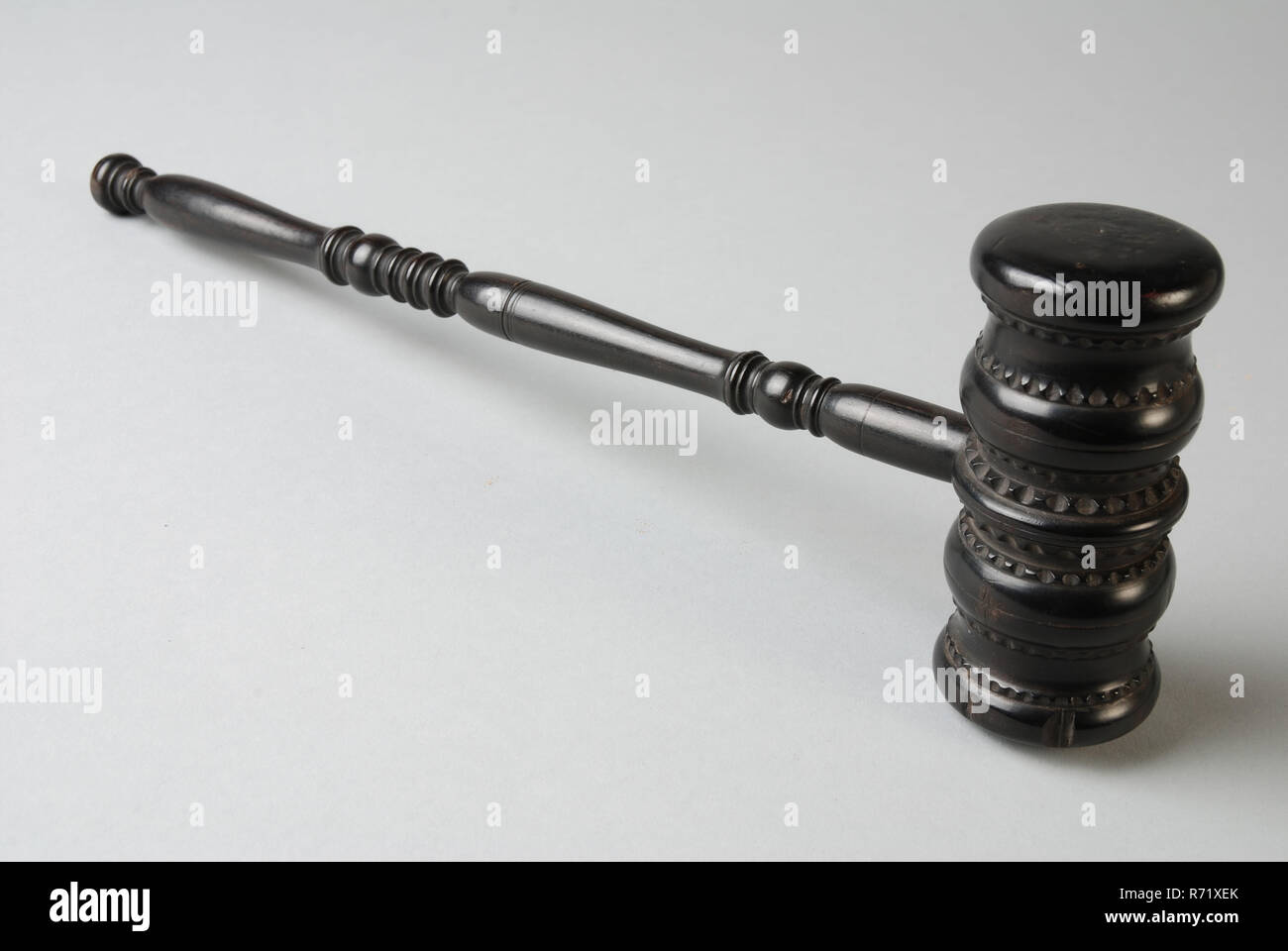 Le maire de Rotterdam Delfshaven, marteau, président gavel symbole officiel de l'opérateur d'identification, bois tourné Delfshaven Van Citters Conseil de l'autorité du conseil de la ville de Rotterdam maire Hamer utilisé par plusieurs présidents du conseil de Delfshaven par dernier maire jr. F. Van Citters, le 29 janvier 1886. Banque D'Images