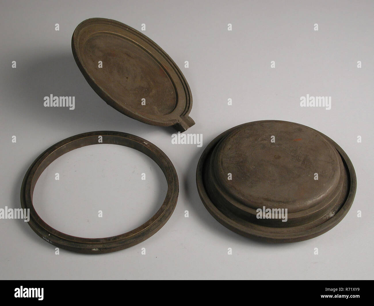 Pot de chambre metal Banque de photographies et d’images à haute