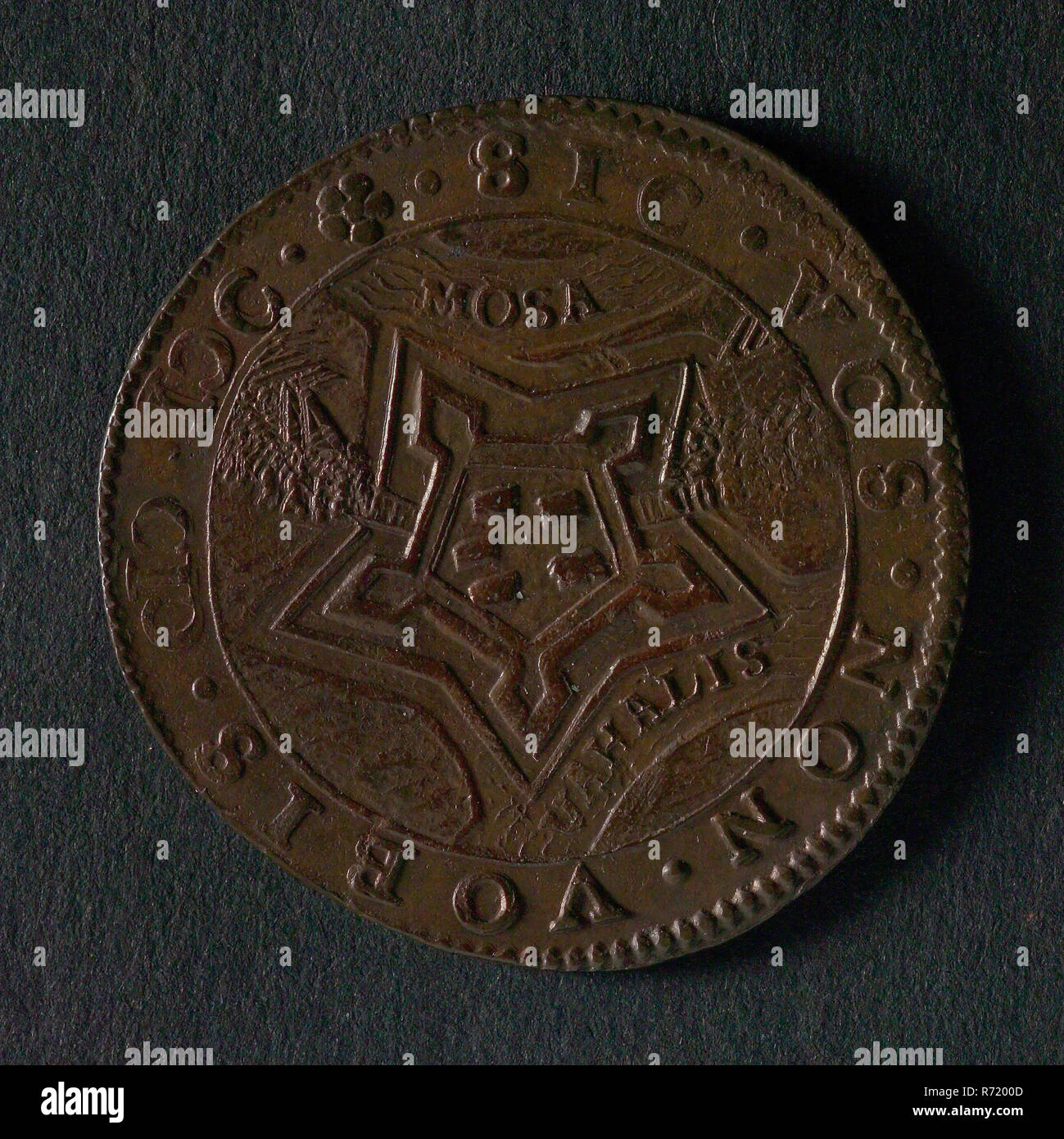 Médaille sur la conquête du fort St Andries par Prince Maurits, jeton Médaille Médaille cuivre change d'utilité, de tournesol éclairées par rising sun en plus des plantes fanées allumé par un coucher de soleil au bas de la réglementation : QVOS SVPERBOS ORIENS OCCIDENS VIDIT. IACENTES SC (qui a soulevé le soleil levant à cause de ce qu'elle a vu l'abaissement) Maas Waal Prins Maurits Banque D'Images