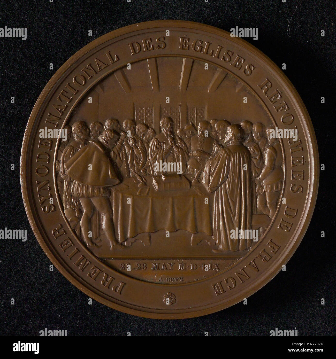 A. Bovy, médaille sur le troisième centenaire de l'Église Réformée de France, le médaillon de bronze bronze 6.8, grand groupe de religieux se sont réunis autour d'une table ovale sur laquelle bible autres articles de bureau et documents de coupe : 26 - 28 MAI MDLIX ci-dessous : . BOVY légende : LE PREMIER MINISTRE SYNDE NATIONAL DES ÉGLISES RÉFORMÉES DE FRANCE Église Réformée de France Troisième Centenaire Fête du jubilé Banque D'Images