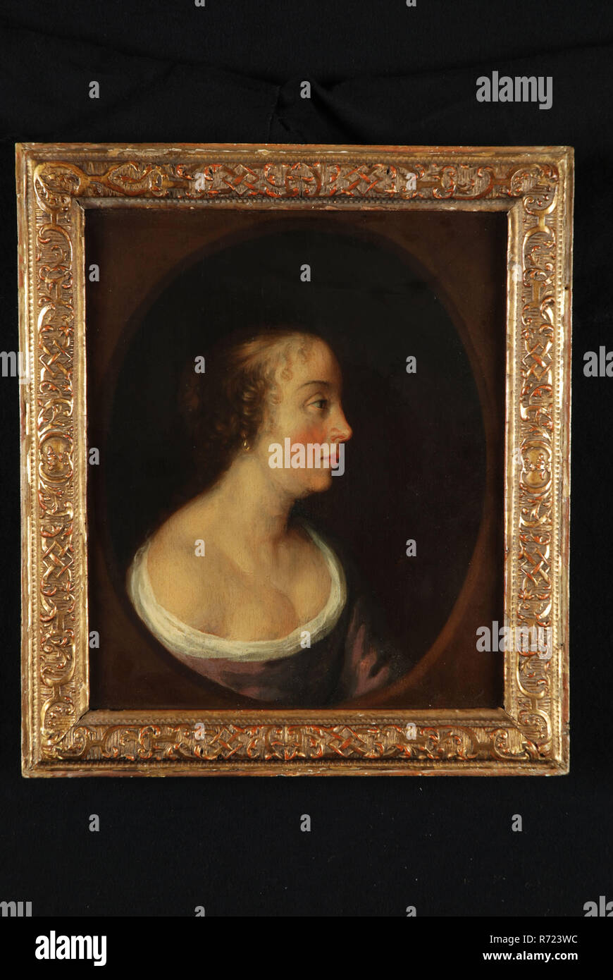 Samuel van Hoogstraten ( ?), Portrait d'Geertruyd van der Hey, peinture avec l'huile de bois, de l'article portrait de femme rectangulaire représentant Geertruyd van der Hey épouse de Pieter de Mey buste et peint à l'intérieur profil ovale. Tuyau de fines boucles (à la Sévigné) earring décolleté bas peint juste en dessous du milieu : SV.H. Geertruij Geertruy van der Hey Heij Pieter de Mey Meij Maire de Rotterdam Banque D'Images