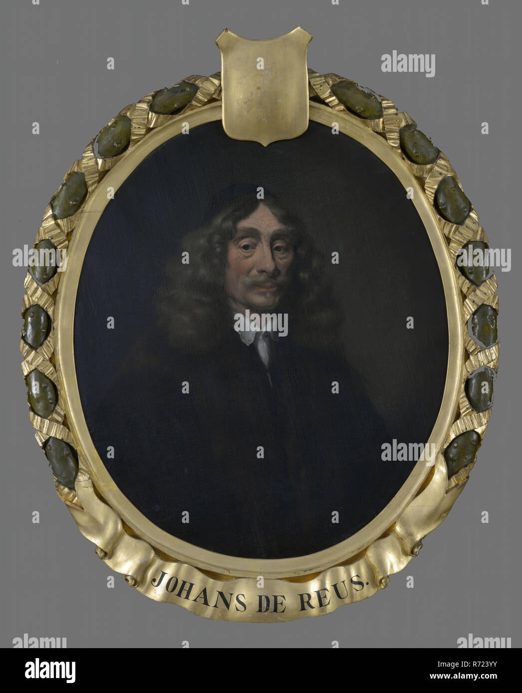 Pieter van der Werff (après Nicolaas Maes), Portrait de Johan Abrahamsz. Le géant (environ 1600-1685), peinture portrait visuel , peinture à l'huile toile portrait ovale, de l'homme représentant Laurent Awahamsz. Le gestionnaire de COV géant à mi-chemin face à face à la droite. Long cheveux noirs bouclés moustache et goateose lèvre inférieure. Kalot col ouvert et robe sombre sur Banderol liste : JOHANS DE REUS. (Peinture noire) Dutch East India Company Ville Rotterdam COV Boompjes Nicolaes MAES Triangle gouverneur Ce portrait accroché dans l'Est à l'origine Maison Indish à la Boompjes à Rotterdam. Banque D'Images