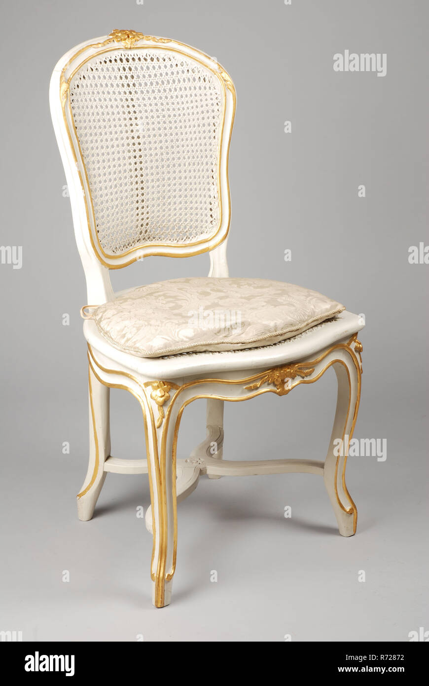 Droit laqué blanc chaise rococo, président meubles meubles d'intérieur  peinture d'or feuille d'orme bois rotin damask, assise et dossier en rotin  cawio avec jambes en forme de renfort supplémentaire contre l'encastrement à