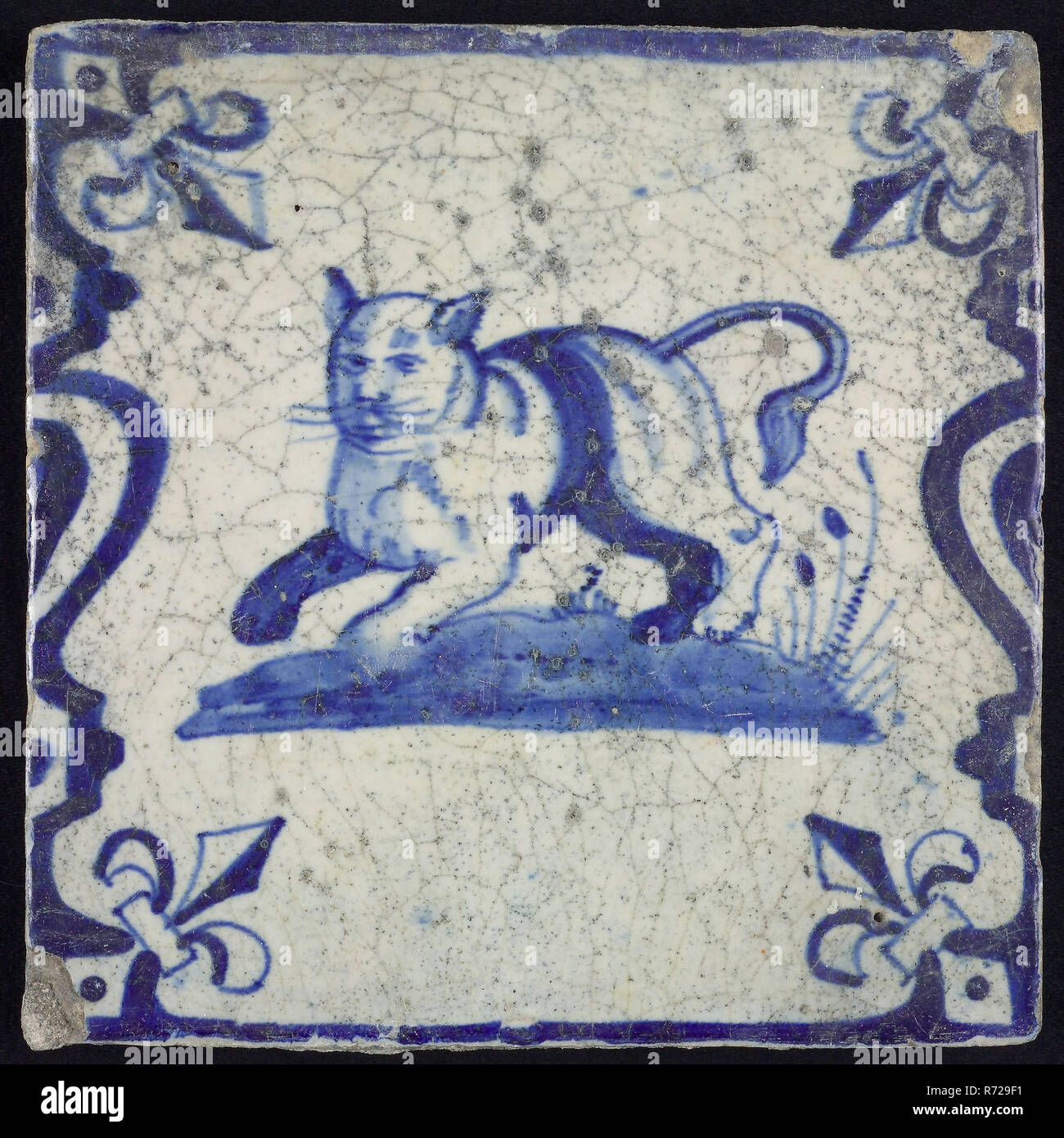 Tuile Animal Lion Ou Chat A Gauche Sur Terrain Entre Les Balustres En Bleu Sur Blanc Motif D Angle De Mur Lily Francaise Sculpture Mosaique Poterie Ceramique Email Peint Au Four 2x Vitrage