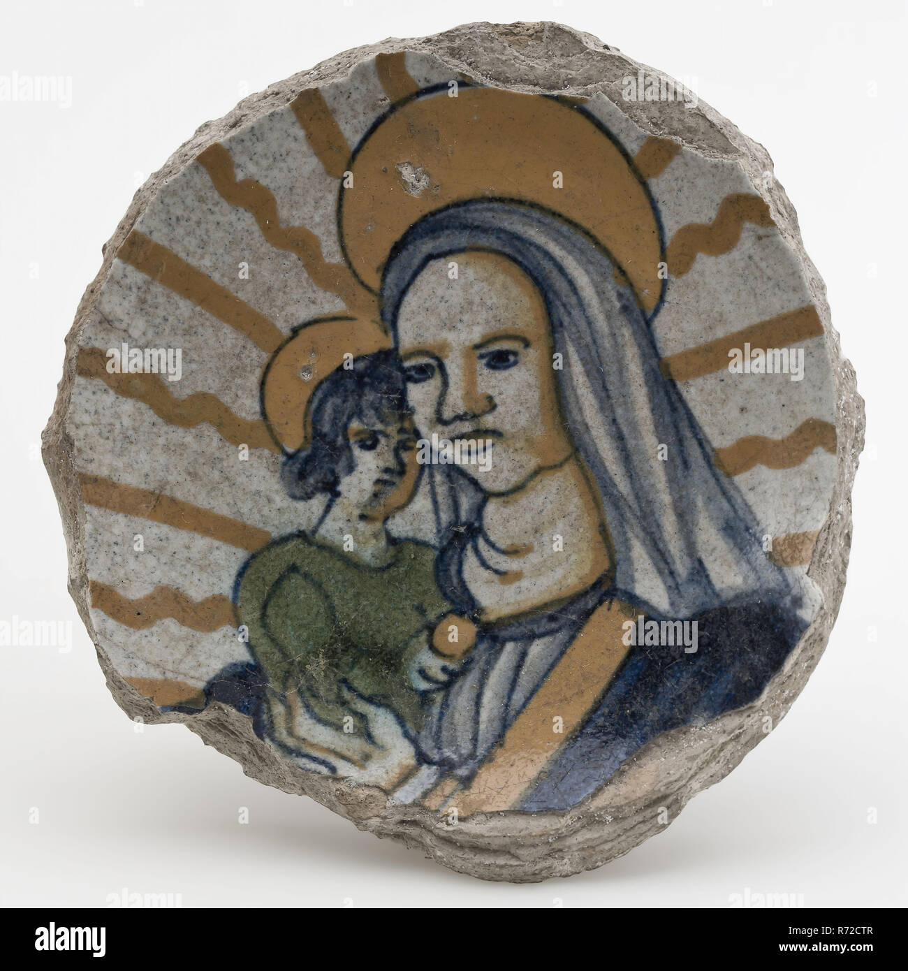 Majolique Fragment lave avec Marie avec le Christ enfant, lave vaisselle Faïence Céramique trouver sol support étain glaze glaçure plombifère de glacis à la main, cuits sous tension 2x Fragment de majolique majolica dish couvre une partie de l'éclat de couleur crème miroir imprime polychrome glaçure plombifère standring arrière servent d'archéologie bible religion Jésus Christ Mary Madonna Banque D'Images