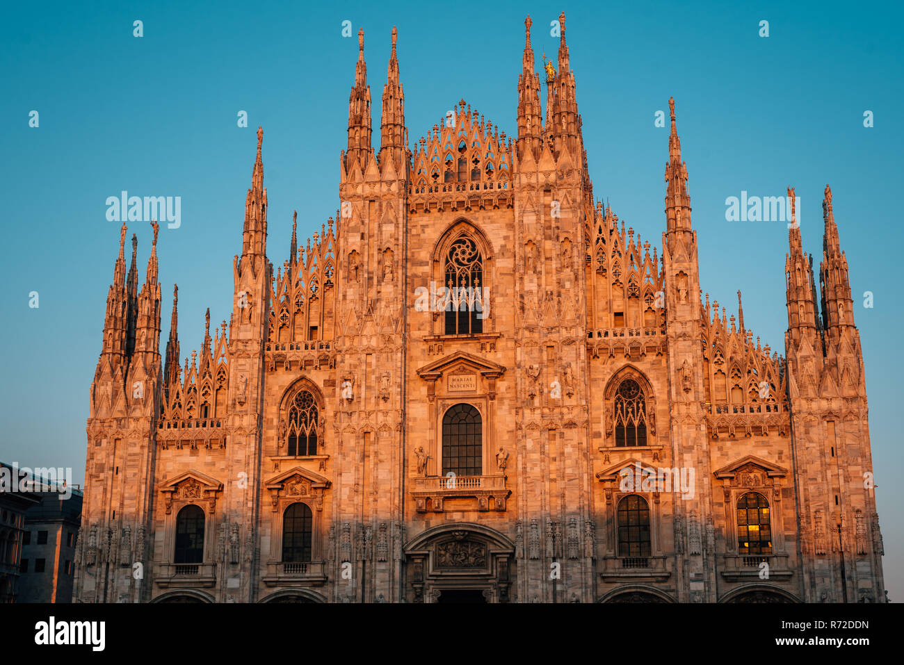 Coucher du soleil la lumière sur le Duomo de Milan, Italie. Banque D'Images
