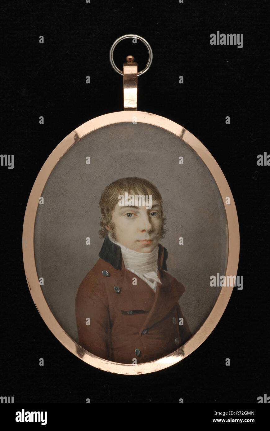 Cornelis Bakker, Portrait miniature de man, portrait peinture miniature médaillon avec ivoire ivoire verre cuivre aquarelle (taille), Médaillon : derrière une lame de verre convexe à l'intérieur portrait mâle de couleur cuivre ovale. Inverse : médaillon avec monogramme couleur cuivre verre bleu y compris entre le bord extérieur de l'armoire et le médaillon accroché à droite avant de l'œil dans l'arrière-plan : 1800 CB Rotterdam qui rappelle la documentation Banque D'Images
