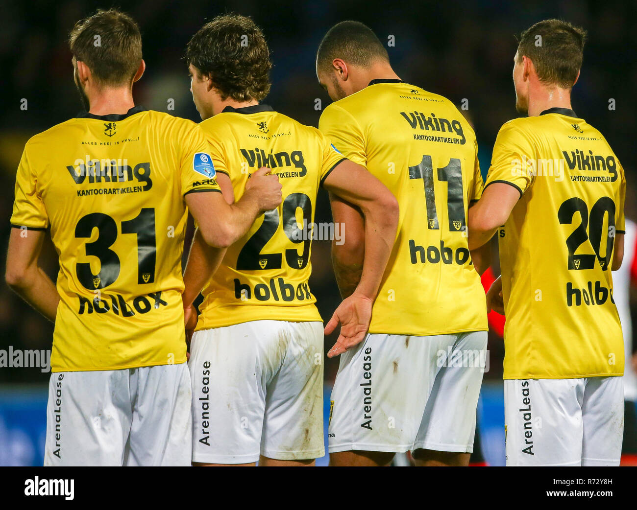 Rotterdam, pays-Bas 06 décembre 2018 football Néerlandais Eredivisie  2018/2019: Feyenoord v VVV Venlo Eredivisie Seizoen 2018-2019 L-R, Tino  Susic de VV Venlo, Evert Linthorst de VVV Venlo, Jay-Roy Grot de VVV Venlo,