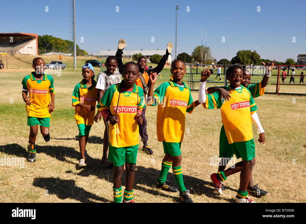 Otjiwarongo : Namib schoolkids jouant au football lors d'une compétition Banque D'Images