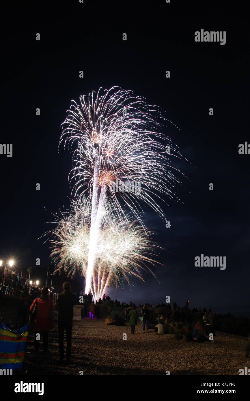 D'artifice à Sidmouth régate. L'est du Devon, Royaume-Uni. L'été, 2018 Banque D'Images