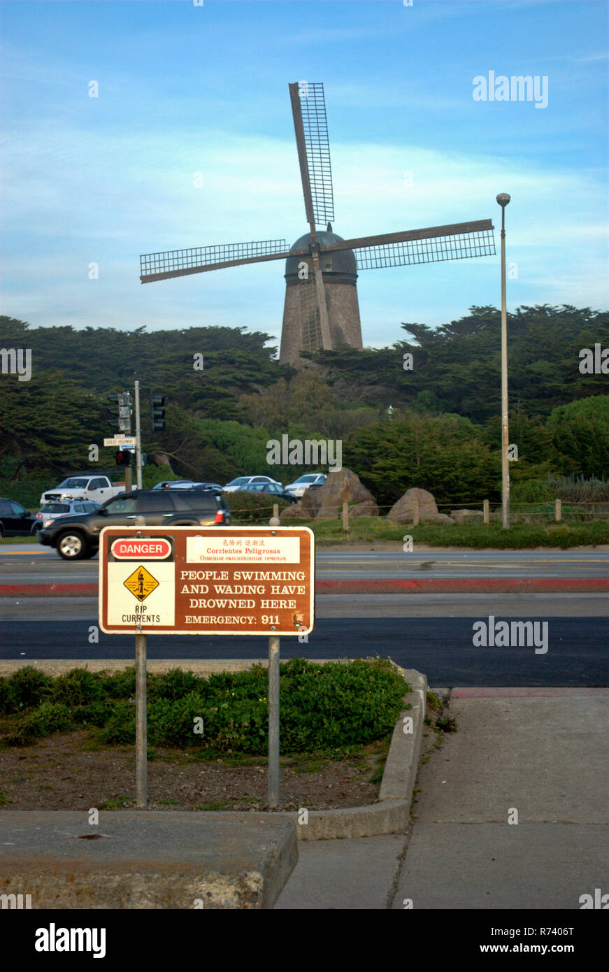 Moulin à vent hollandais dans le Golden Gate Park près de l'océan Pacifique à San Francisco, Californie Banque D'Images
