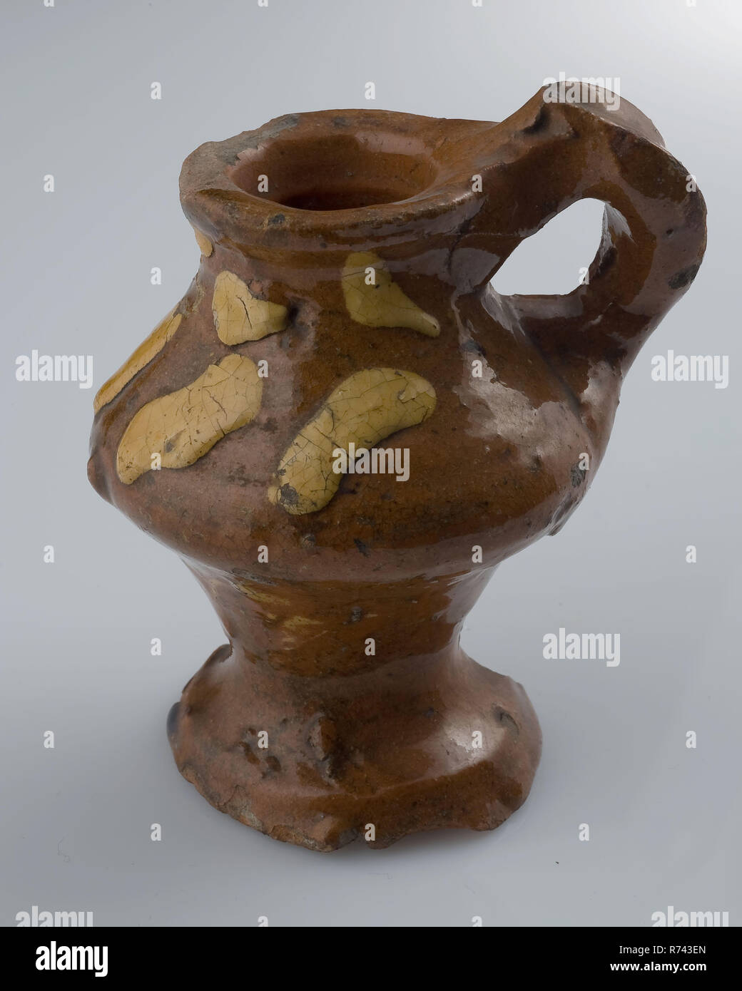 Pichet poterie utilisés sur le pied de la béquille, conique double bande  avec des boues, décoration, vaisselle verseuse jouet porteur des sols en  céramique faïence relaxant trouver glaze glaçure de plomb à