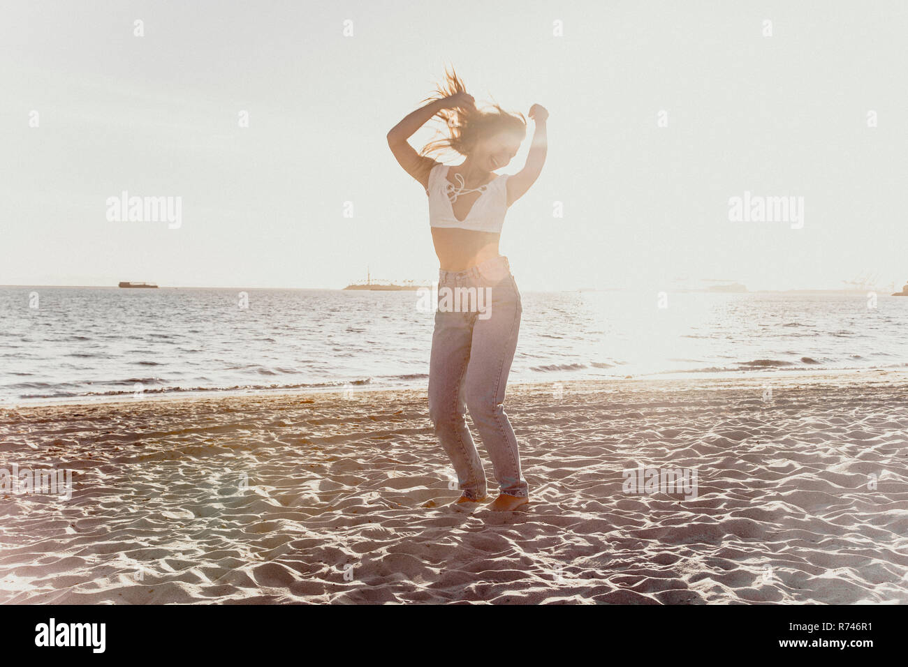 Beautiful woman on beach Banque D'Images