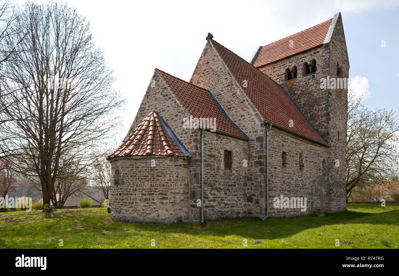 Seehausen Börde, von Nordosten Paulskirche, 12. Jhd. Dans Mitteldeutschland weit verbreiteter Bautyp bei romanischen Dorfkirchen Banque D'Images