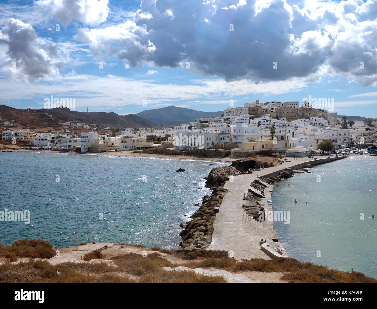 Vue sur la mer Égée et l'ancien village de Chora, Naxos Island, Grèce Banque D'Images