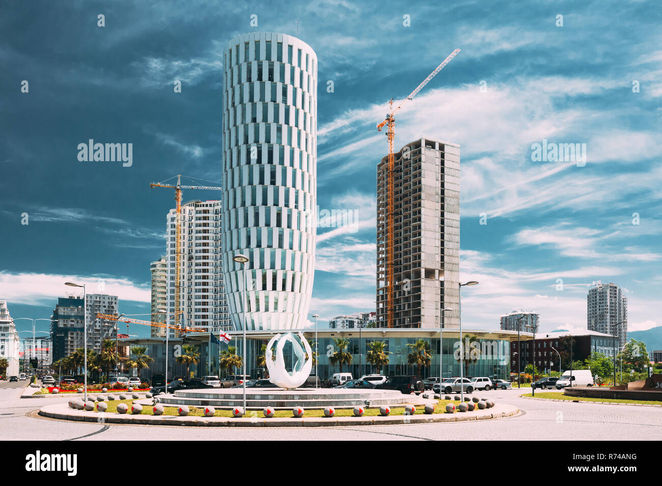 Batumi, Géorgie, l'Adjarie. Service Public Hall à Batumi, Géorgie, l'Adjarie. Journée ensoleillée avec Ciel bleu sur rue. L'architecture urbaine à Batoumi. Banque D'Images