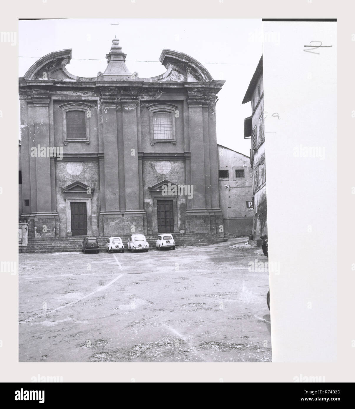 Ombrie Terni Calvi dell'Umbria S. Antonio, c'est mon l'Italie, l'Italie Pays de l'histoire visuelle, de l'extérieur et une vue sur l'intérieur de l'intérieur de l'église haute Renaissance et baroque peintures et sculptures en bois rare d'un groupe de sculptures de 30 chiffres datant du milieu du 16ème siècle. 1984 Photo Banque D'Images