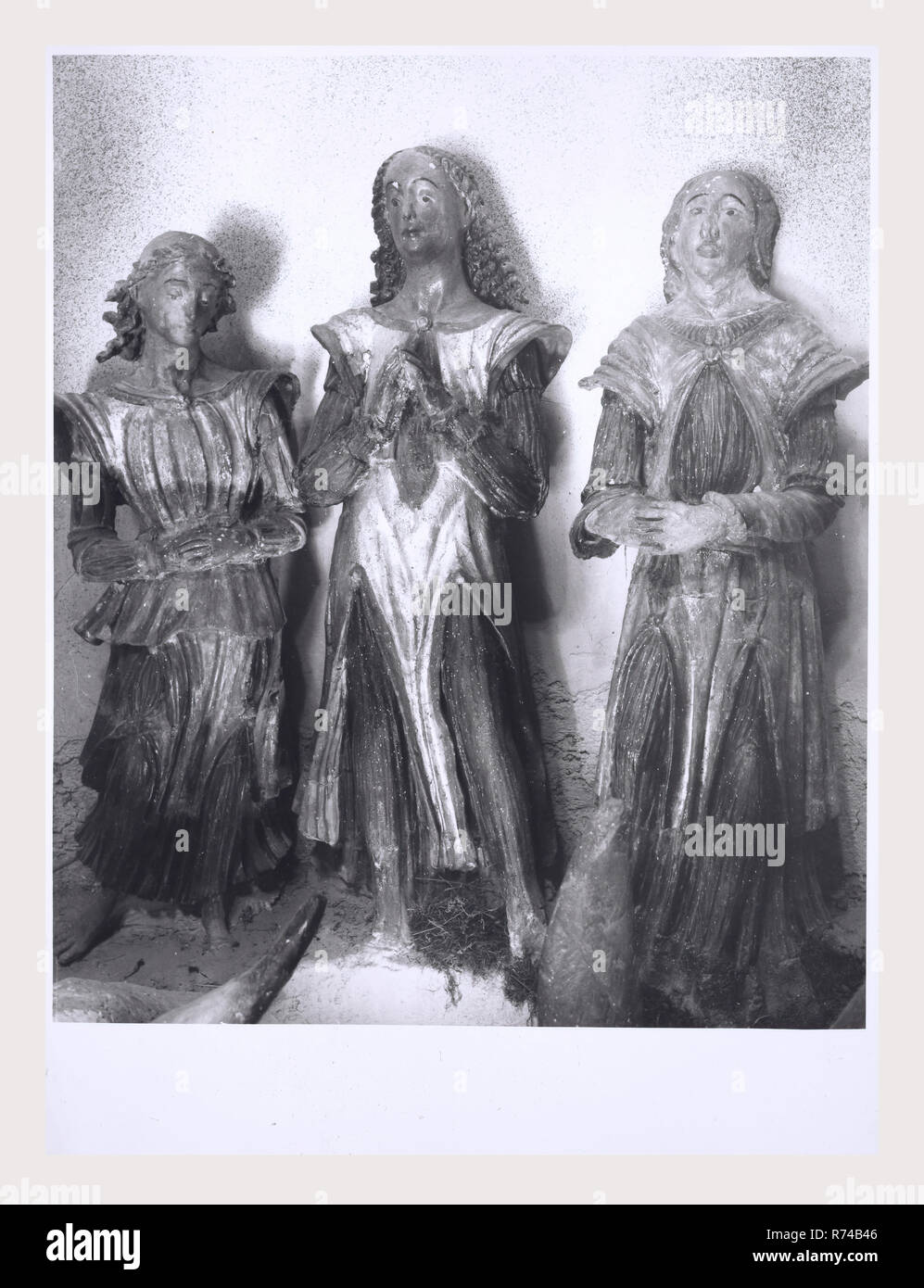 Ombrie Terni Calvi dell'Umbria S. Antonio, c'est mon l'Italie, l'Italie Pays de l'histoire visuelle, de l'extérieur et une vue sur l'intérieur de l'intérieur de l'église haute Renaissance et baroque peintures et sculptures en bois rare d'un groupe de sculptures de 30 chiffres datant du milieu du 16ème siècle. 1984 Photo Banque D'Images