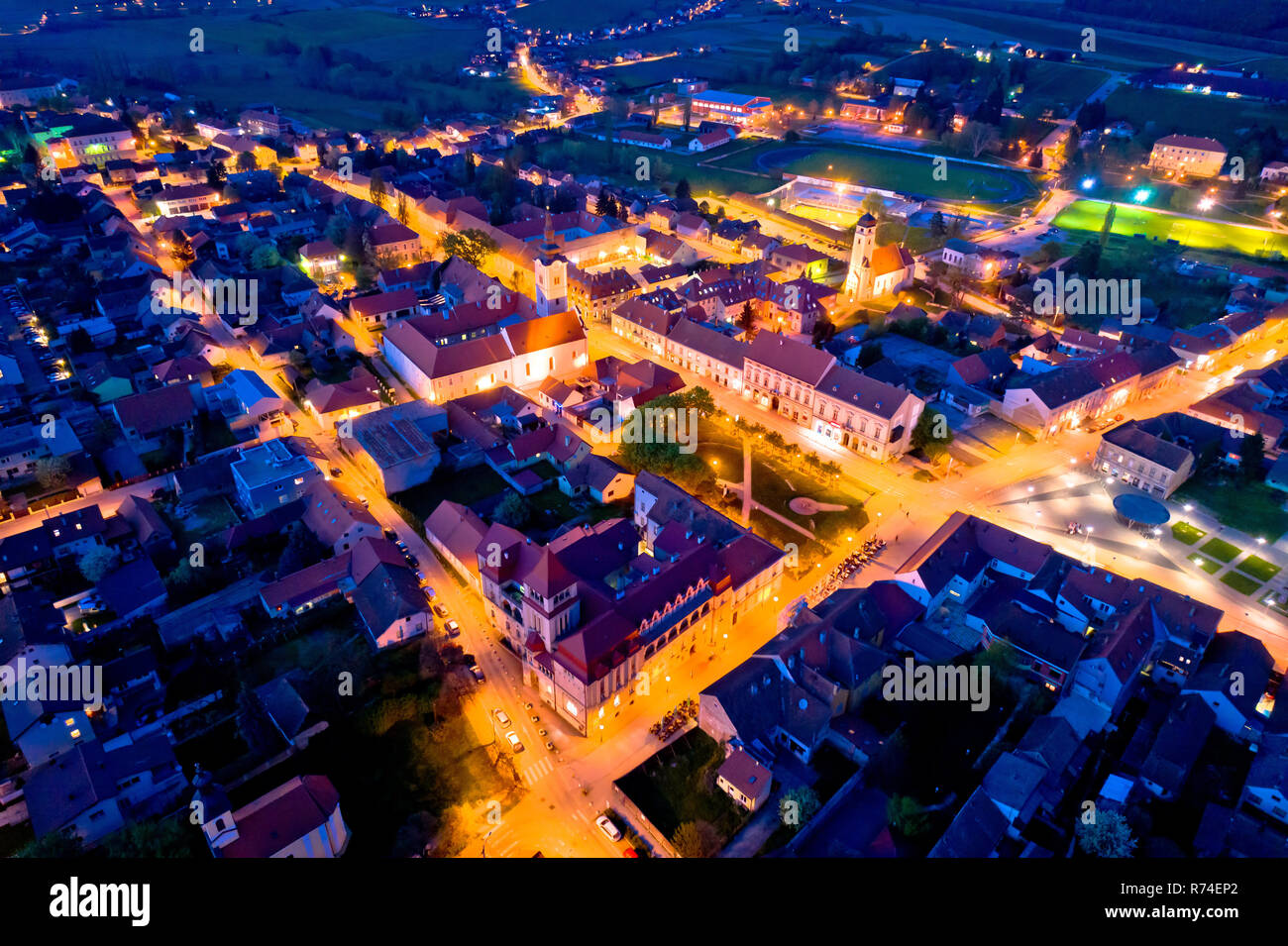 Ville de Zagreb panoramique vue aérienne de nuit Banque D'Images