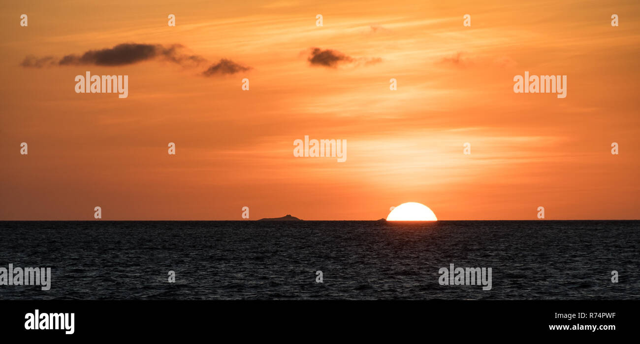 Coucher du soleil dans l'île des Galapagos Banque D'Images