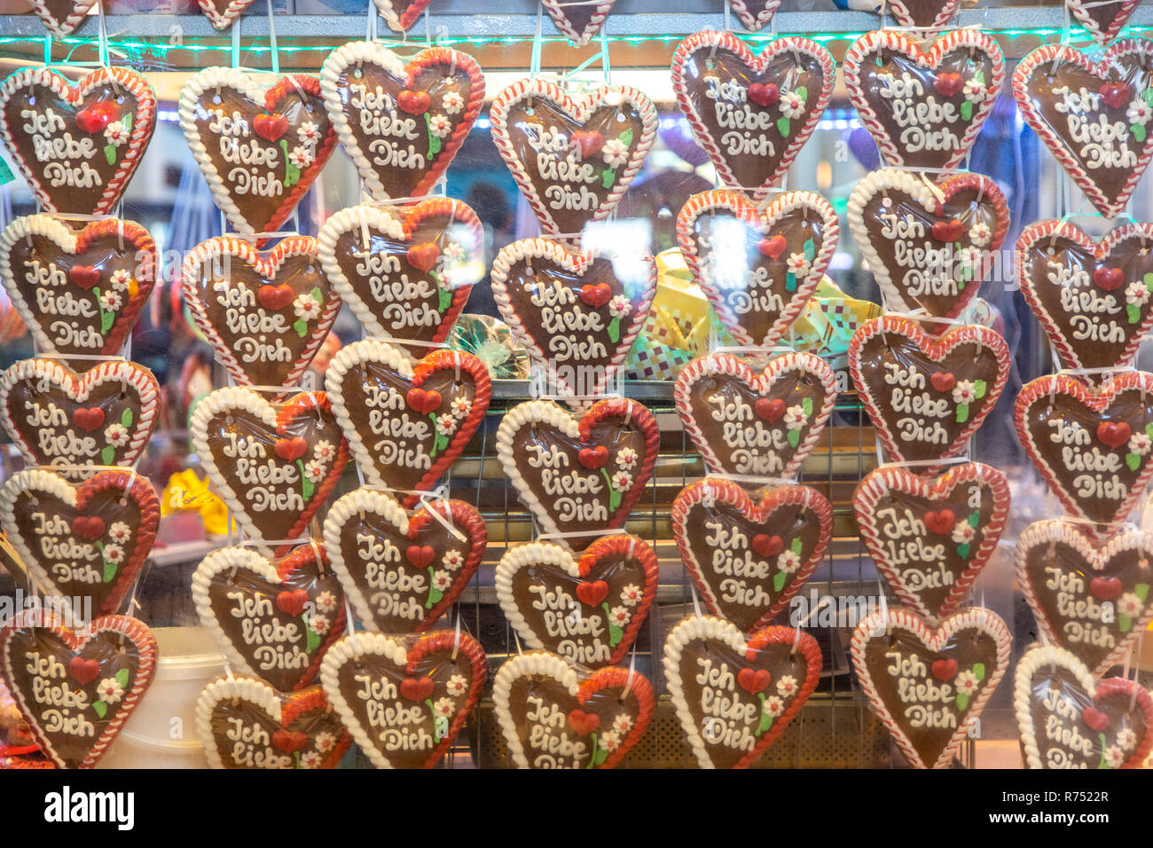 Stand avec gingerbread hearts, avec l'inscription, je vous aime, Banque D'Images