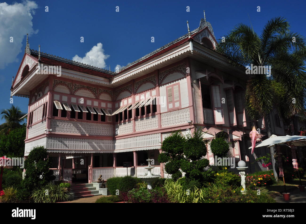 Maison Vongburi, Phrae, Nord de la Thaïlande, deux étages maison Teak-Dynasty en teck, époque révolue, Palais du dernier Prince de Phrae, maintenant Musée Privé Banque D'Images