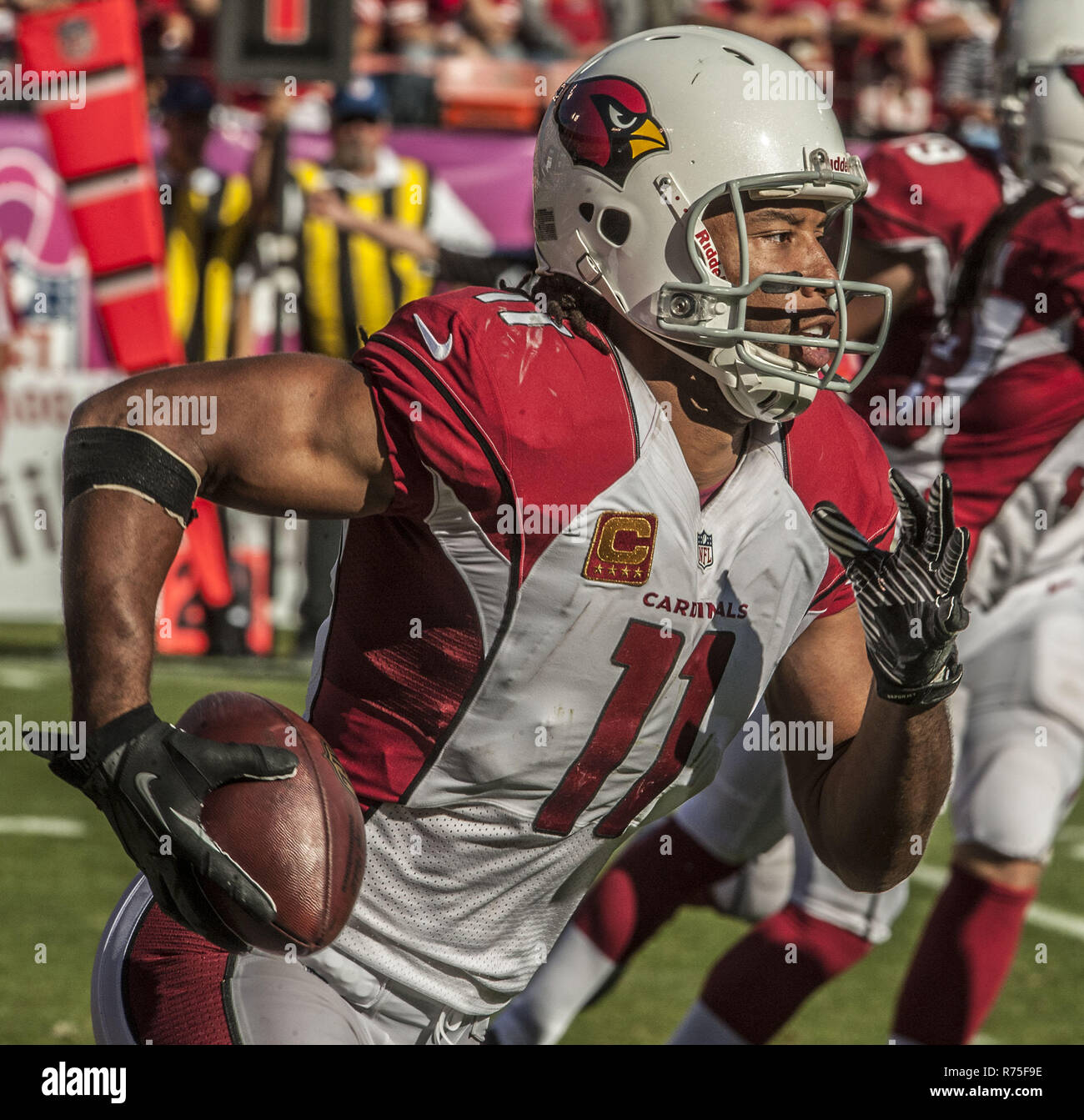 San Francisco, Californie, USA. 13 Oct, 2013. Arizona Cardinals wide receiver Larry Fitzgerald (11) s'exécute avec le ballon le dimanche, Octobre 13, 2013 à San Francisco, Californie. Les 49ers défait les cardinaux 32-20. Crédit : Al Golub/ZUMA/Alamy Fil Live News Banque D'Images