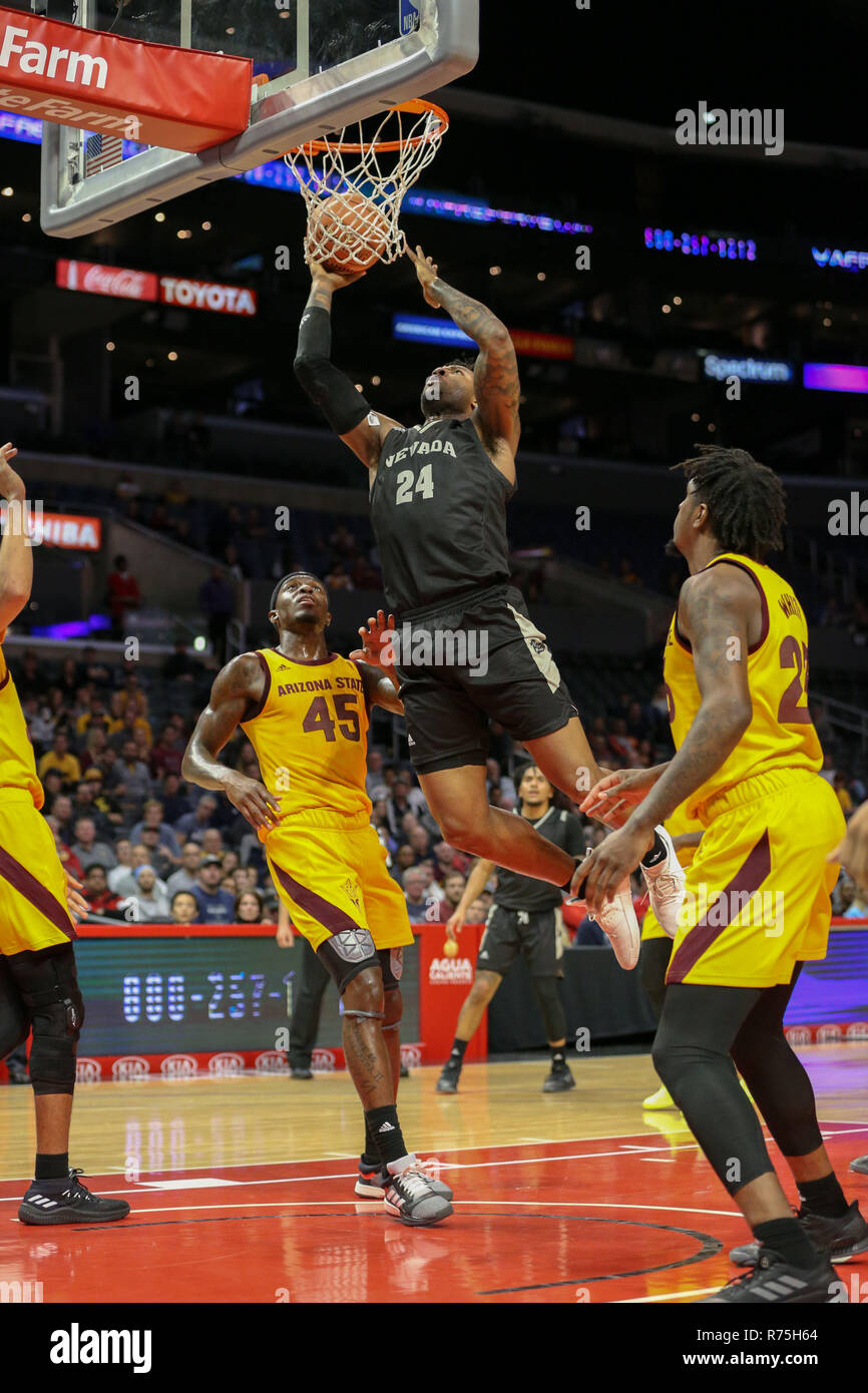 Los Angeles, CA, USA. 07Th Nov, 2018. Nevada Wolf Pack de l'avant la Jordanie Caroline (24) disques durs au panier pendant le Temple de la renommée du collège classique jeu de basket-ball le 7 décembre 2018 au Staples Center de Los Angeles, CA. (Photo de jordon Kelly/CSM) Credit : csm/Alamy Live News Banque D'Images