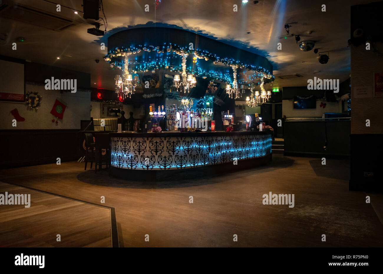 Elliot's Bar vide discothèque et bar à 8h30 un vendredi soir à Rotherham, South Yorkshire, Angleterre Banque D'Images