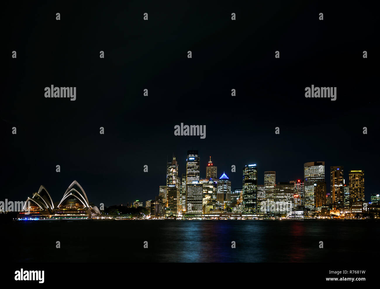 Vue sur le port de la ville de Sydney en Australie, la nuit Banque D'Images