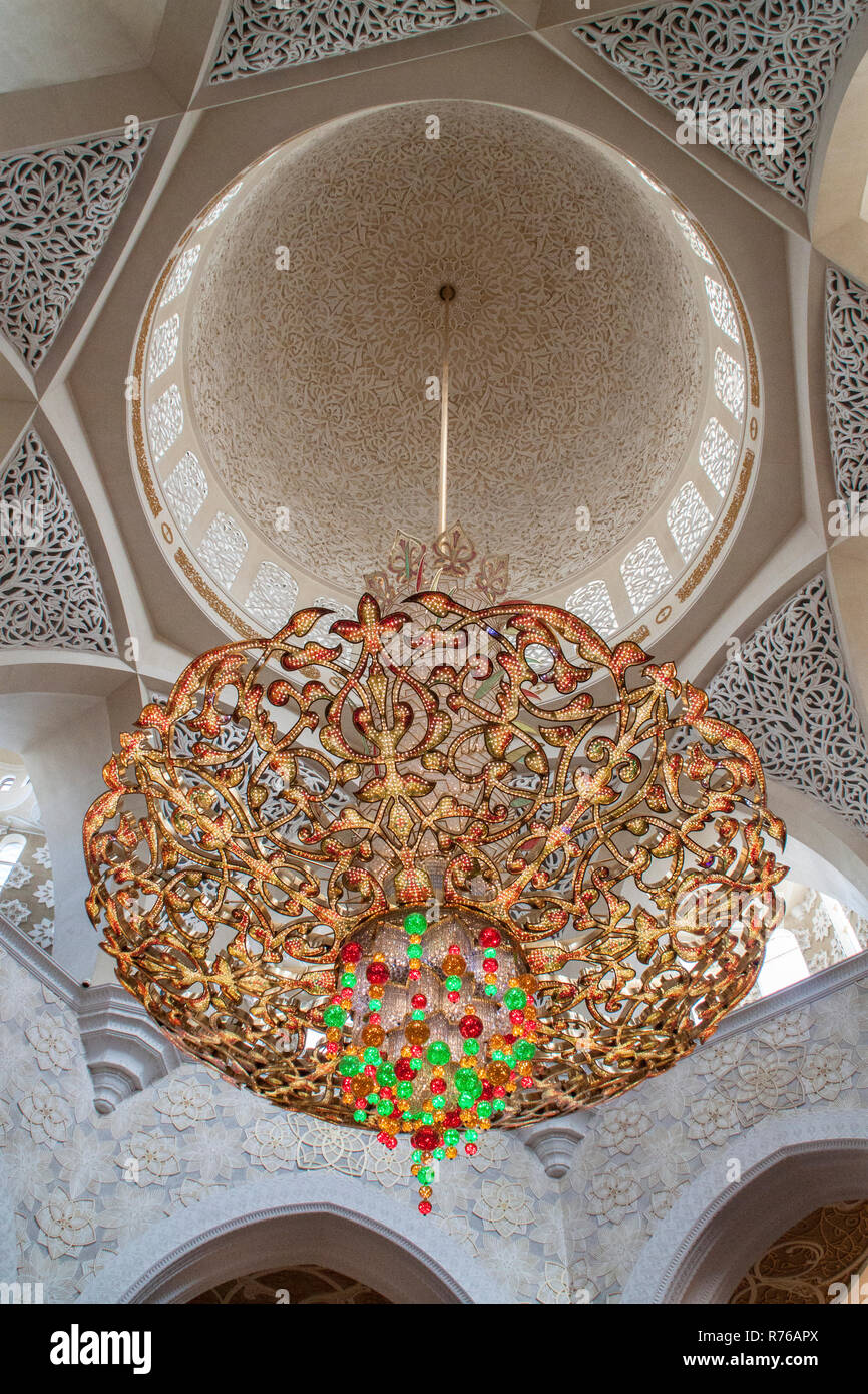 Chandelier en mosquée Sheikh Zayed Blanc à Abu Dhabi Banque D'Images