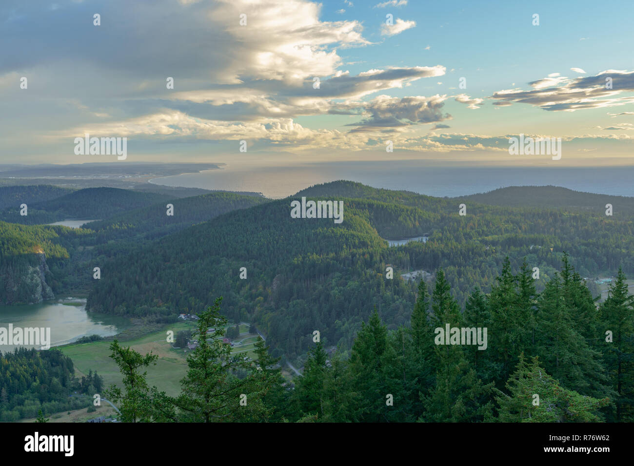 Mont Erie est la plus haute montagne à l'île Fidalgo Banque D'Images