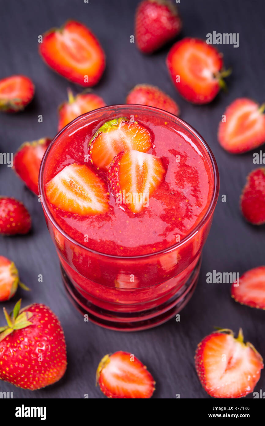 Smoothie aux fraises fraîches dans Banque D'Images