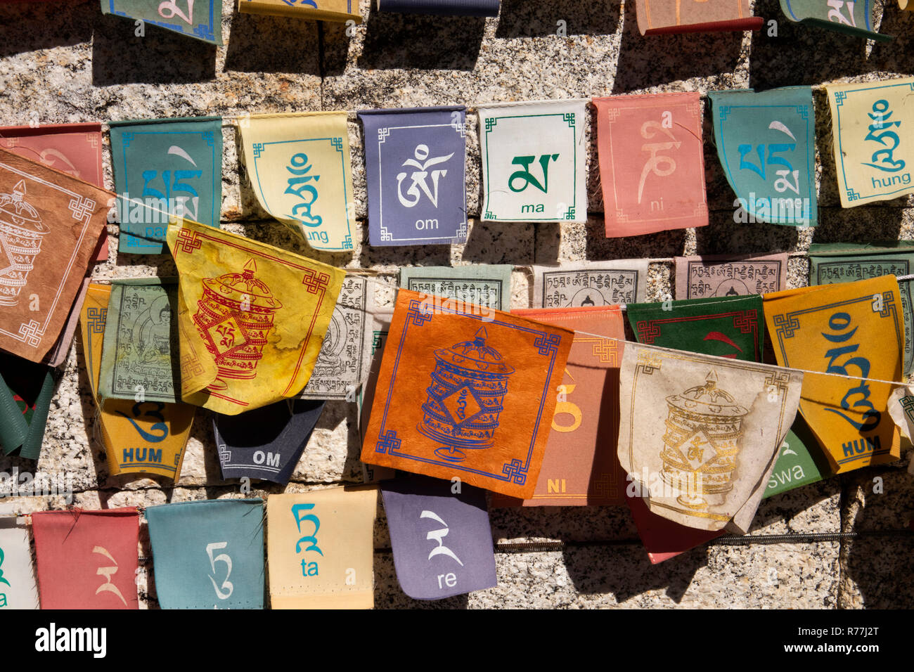 Le Népal, Namche Bazar, et la plage pittoresque de souvenirs touristiques drapeaux de prière bouddhiste Banque D'Images