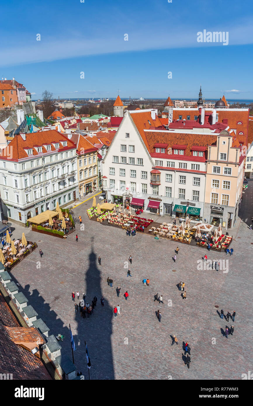 Place Raekoja square dans le centre de Tallinn, Estonie Banque D'Images