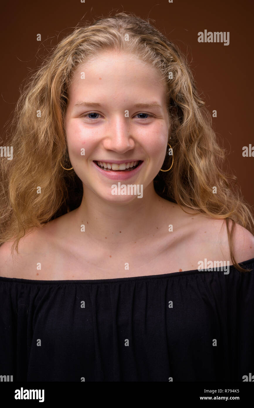 Visage de jeune belle blonde teenage girl smiling Banque D'Images