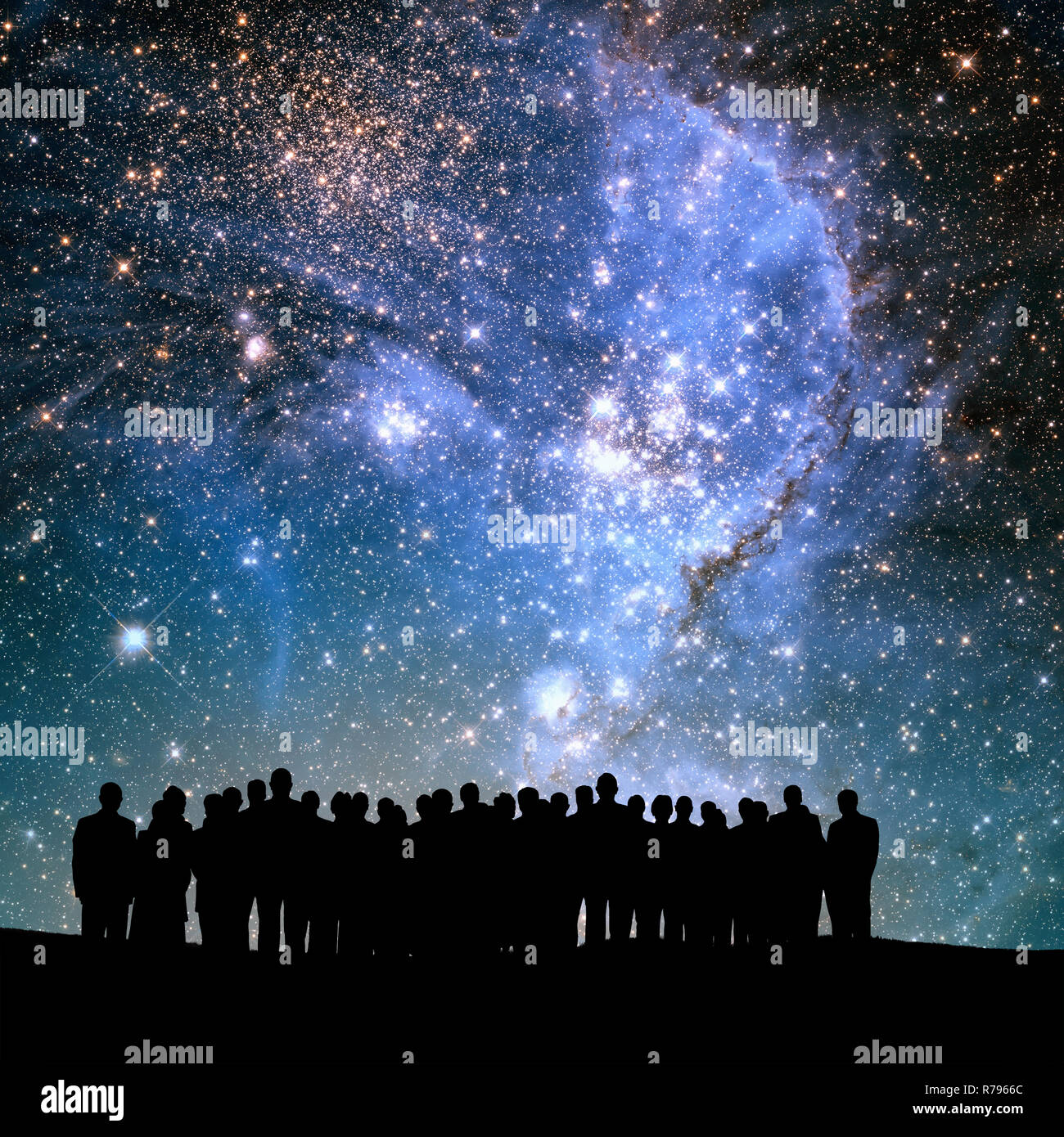 Les gens qui se profile et les lumières de l'univers Banque D'Images