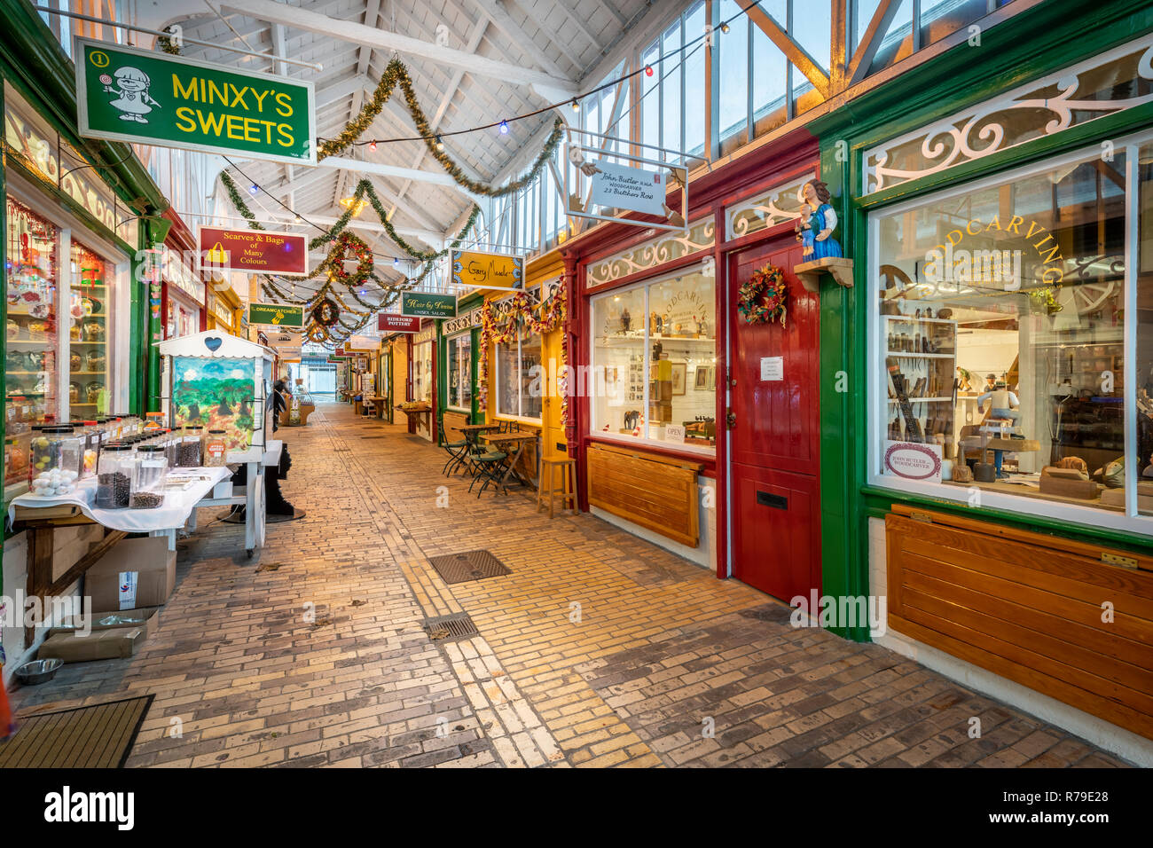Le marché de pannier à Bideford historique a été construit en 1884 pour accueillir le marché aux poissons, les étals de boucherie et corn exchange. Les épouses des agriculteurs a produ Banque D'Images